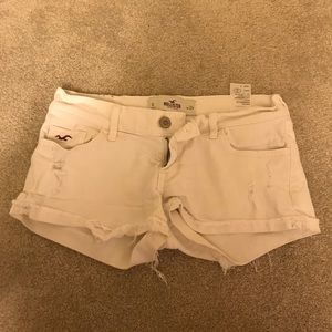 White hollister shorts!
